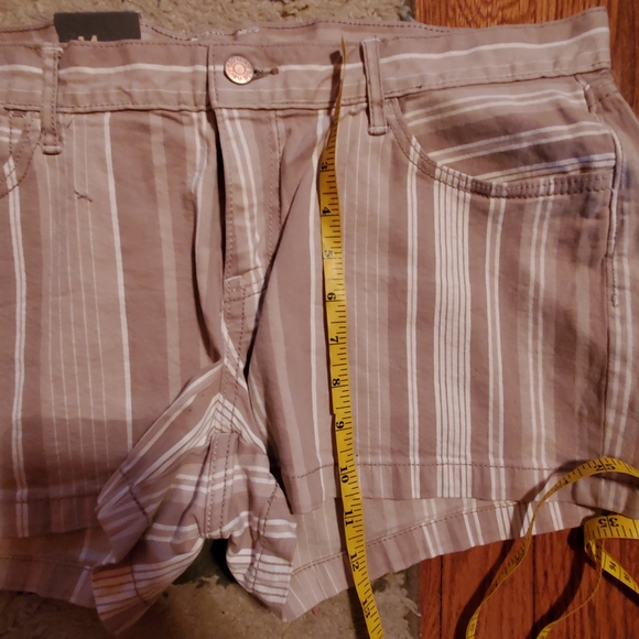 Short Shorts - Picture 2 of 7